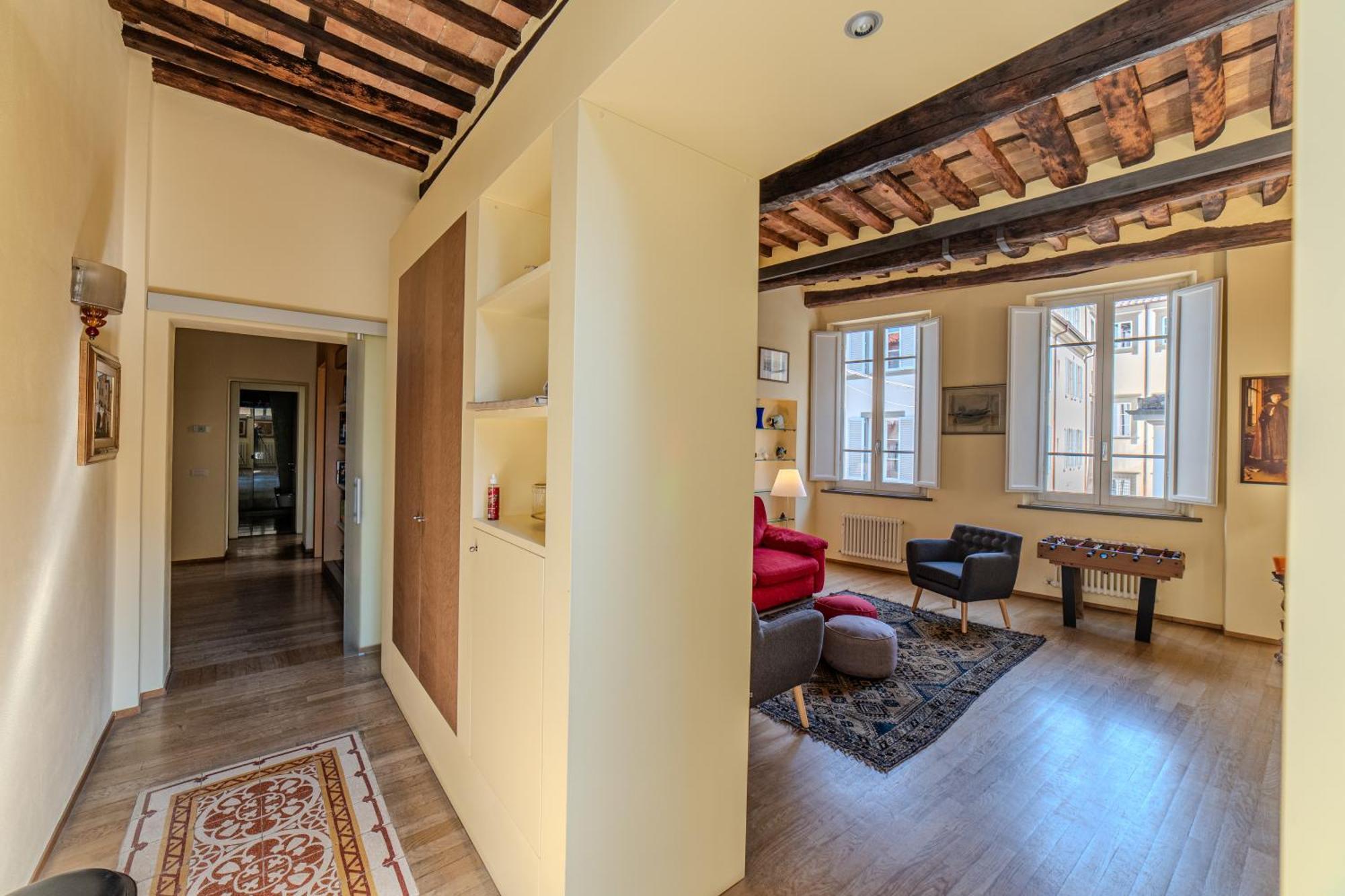 Charming With Scenic Views In Apartment Lucca