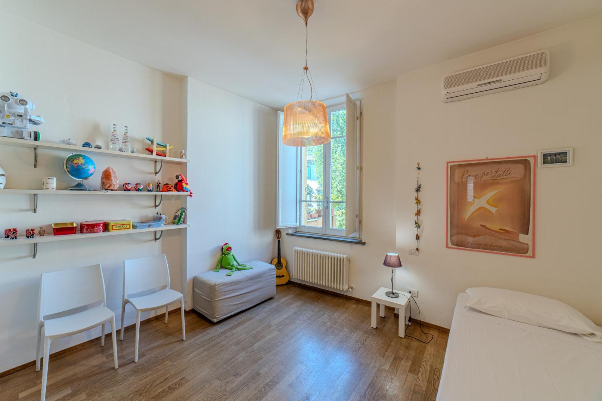 Charming With Scenic Views In Apartment Lucca