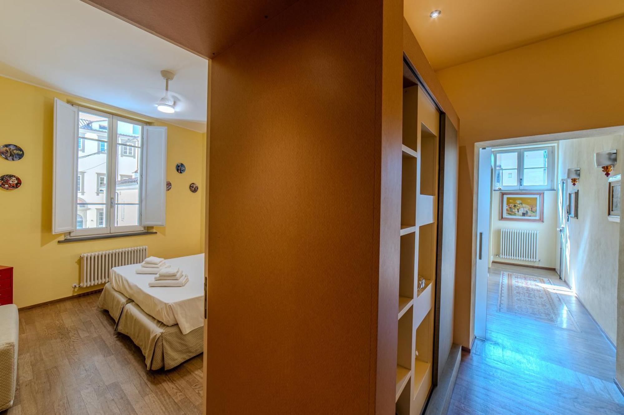 Charming With Scenic Views In Apartment Lucca