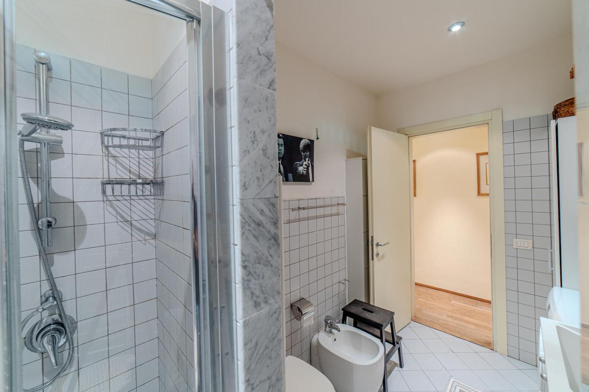 Charming With Scenic Views In Apartment