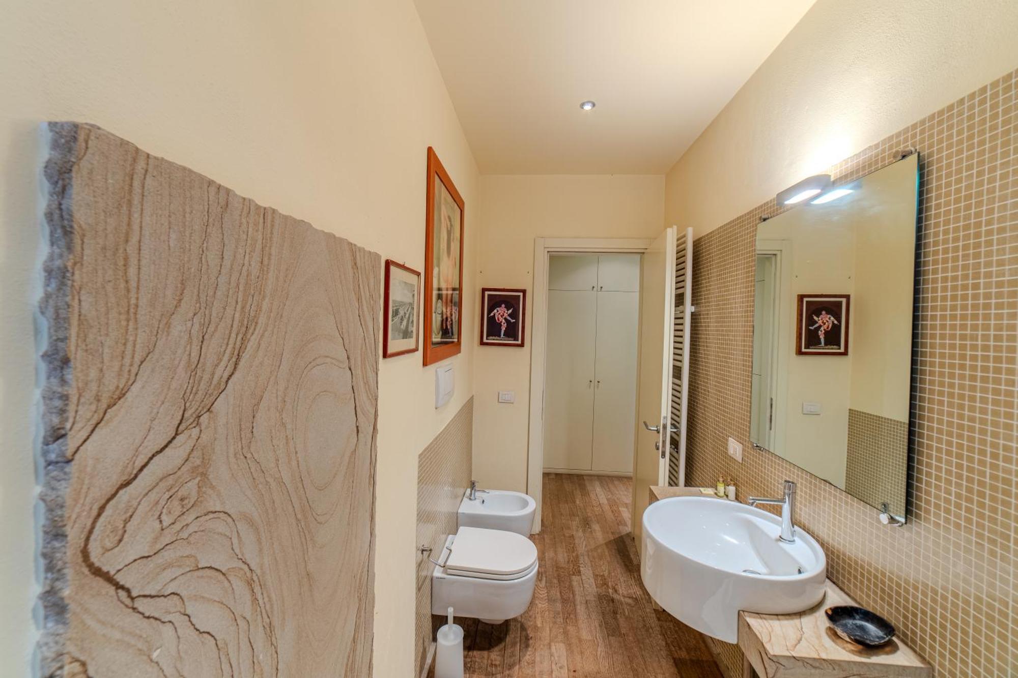 Charming With Scenic Views In Apartment Lucca