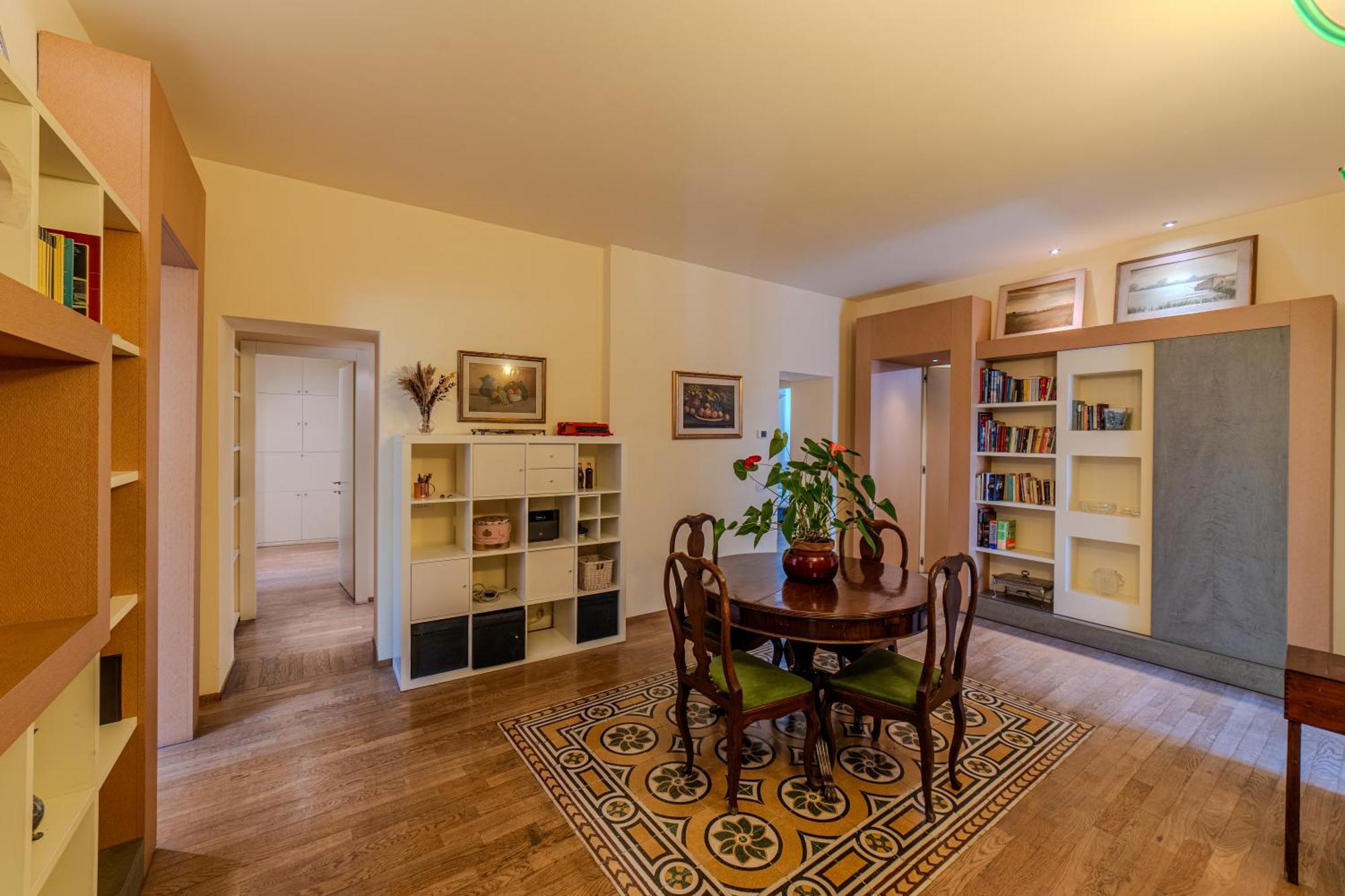Apartment Charming With Scenic Views In